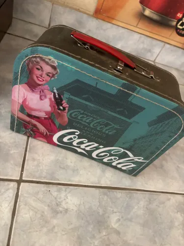 Baú coca cola + garrafa Dubai 