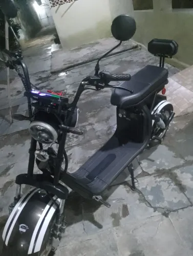 Vendo esse moto elétrica muito nova 