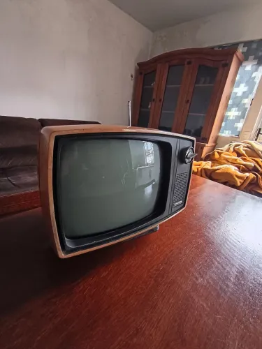 Antiga TV Philco Ford corujinha