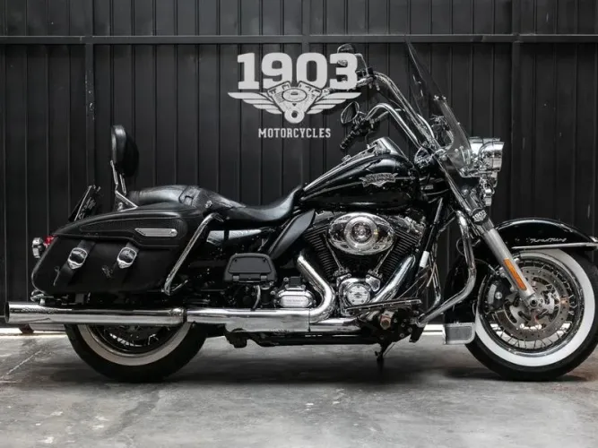 HARLEY-DAVIDSON FLHRC ROAD KING CLASSIC 2013