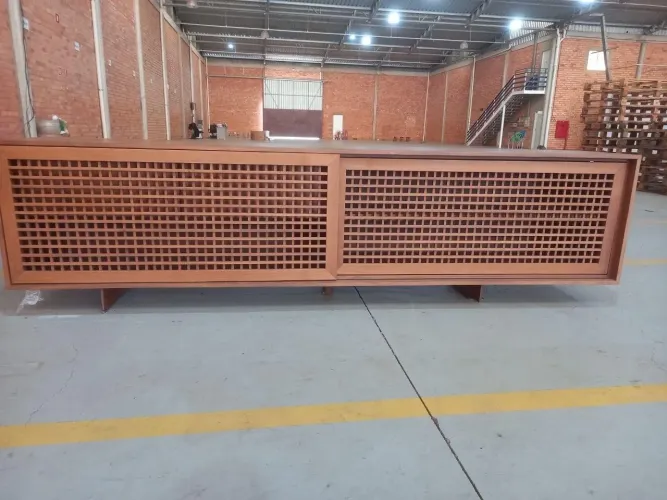 Rack de madeira maciça
