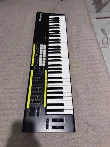 Controlador novation launchkey mk2 61 teclas 