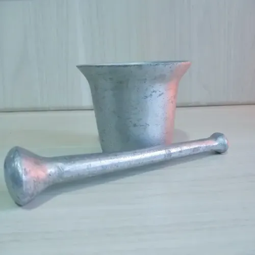  Antigo Pilão em Ferro   peça linda de decoração vintage e temática.  