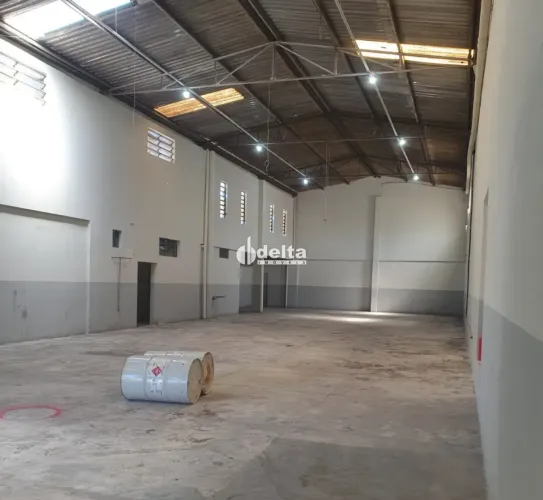 Galpão disponível para locação no bairro Jardim Brasília em Uberlândia-MG