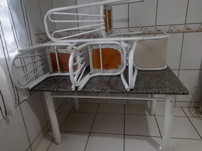 Mesa tampo mármore com 6 cadeiras