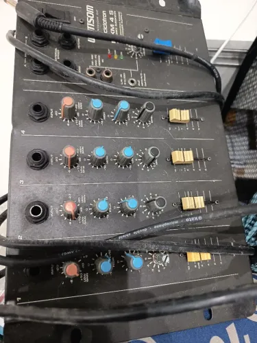 Mesa de som 4 canais 
