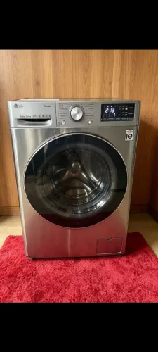 Lava e seca LG 11kg semi nova