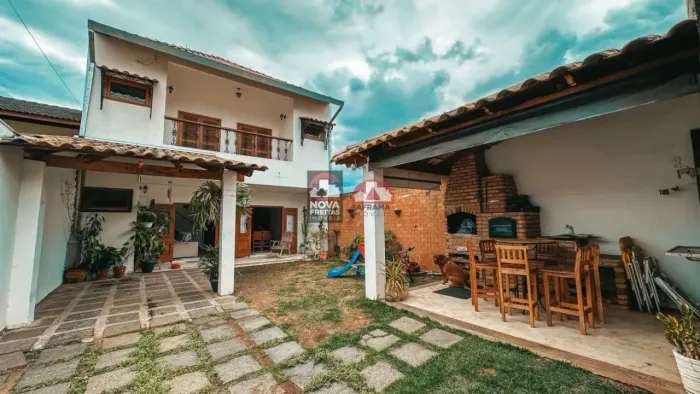 CASA GRANDE E ESPAÇOSA EM BAIRRO TRANQUILO EM PINDA!!