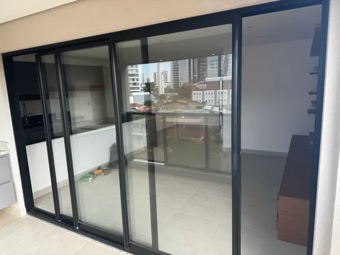 Porta varanda de correr  em 3 folhas altura  2,10m X comp 3,44m 