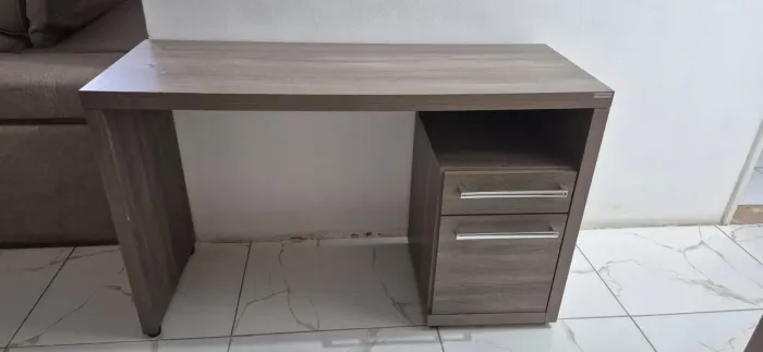 Escrivaninha / Mesa de Escritório com 2 Gavetas - Excelente Estado