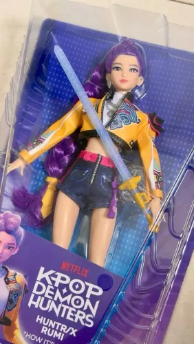 Boneca Rumi Huntr/x Mattel