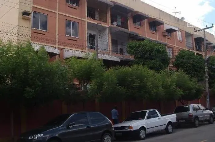 Apartamento com 2 dormitórios para alugar, 70 m² por R$ 1.605,55/mês - Montese - Fortaleza