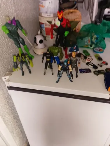 Bonecos brinquedos