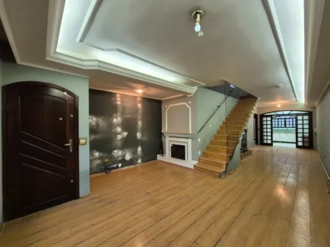 Sobrado Comercial com 231m² no bairro Parque das Nações com 2 quartos e 3 vagas. Santo And