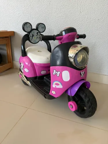 MOTO ELÉTRICA INFANTIL MINNIE - À BATERIA
