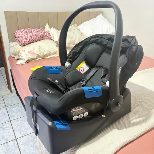 Bebê conforto Burigotto Touring X com base inclusa