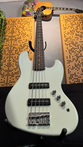 Baixo Jazz Bass 5 Cordas Kaiser