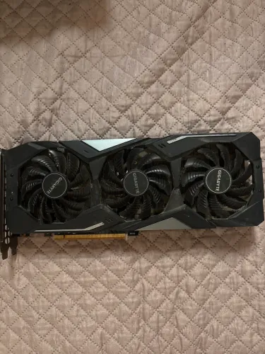 PLACA GIGABYTE TRIPLE FAN 1660 6GB DEFEITO