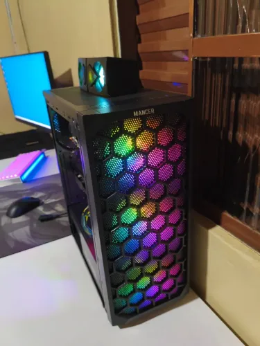 PC GAMER - i7 7700K + RX 570