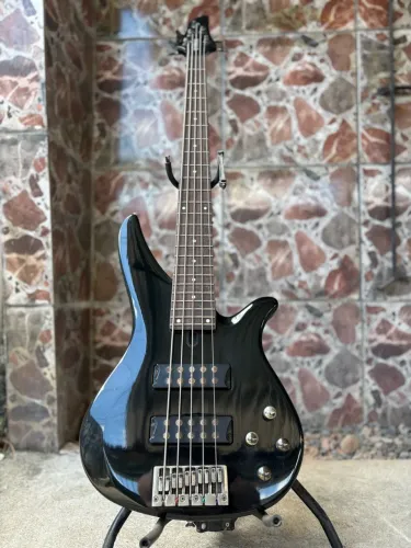 Contrabaixo Yamaha + acessórios