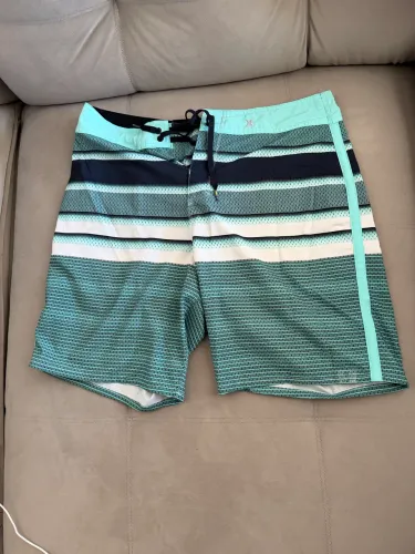 Bermuda Hurley tamanho 42/44
