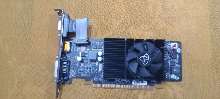 Placa de video xfx 2gb