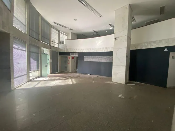 Loja com 882m² e 6 vagas de garagem na Avenida Afonso Pena no bairro Cruzeiro em Belo Hori