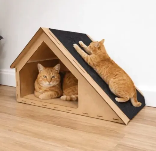 Casa para gato com arranhador.