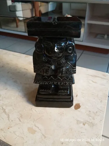Estátua Maia da Deusa da fertilidade, feita de obsidiana