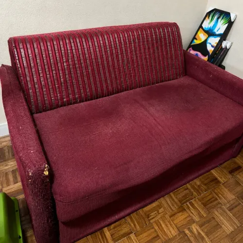 Sofá cama casal vermelho em veludo cotelê