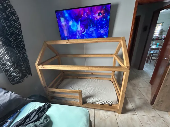 Cama infantil de madeira