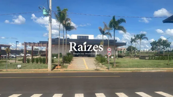 Lote em condomínio residencial no Jardim Inconfidência com 446m²