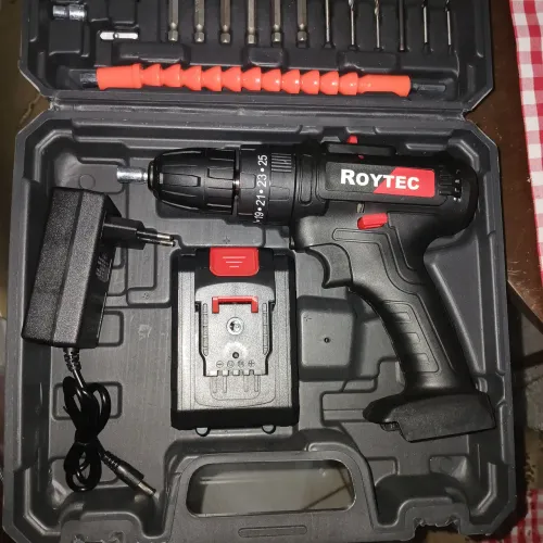 Parafusadeira e furadeira 21 volts com kit ferramentas