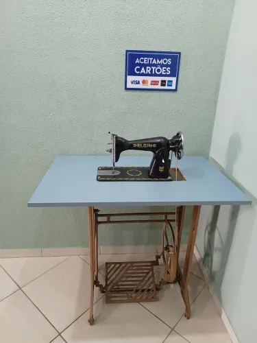 Máquina de costura elgin reta pedal manual