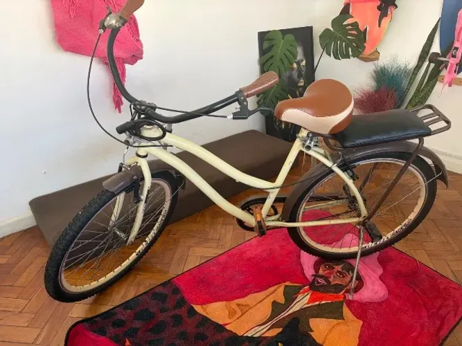 Bicicleta Retrô com Suporte para Prancha de Surf ? | Copacabana