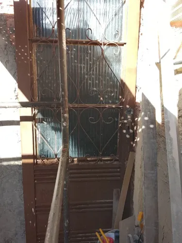 Vende se porta e janela