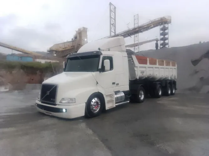Volvo NH 12 Ano 2000 (Vendo só o cavalo ou conjunto)