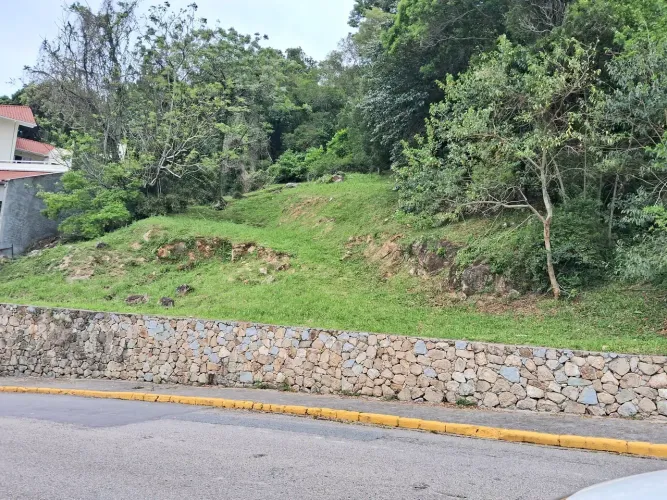 OFERTAÇO LOTE EM CONDOMINIO FECHADO.
