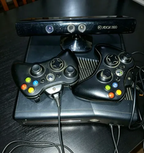 Xbox 360 Slim Desbloqueado RGH + HD 500GB (Lote de Jogos) + Kinect + 2 Controles