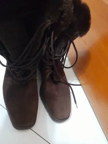 Bota perfeito estado/camurça marrom/ pele dentro importado Tam.36