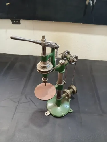 Mini Furadeira de Bancada Antiga de Precisão para Relojoeiro/Joalheiro - Vintage