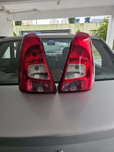 Par de Lanternas Traseiras Renault Logan 2012 - Novas (Paralelas)