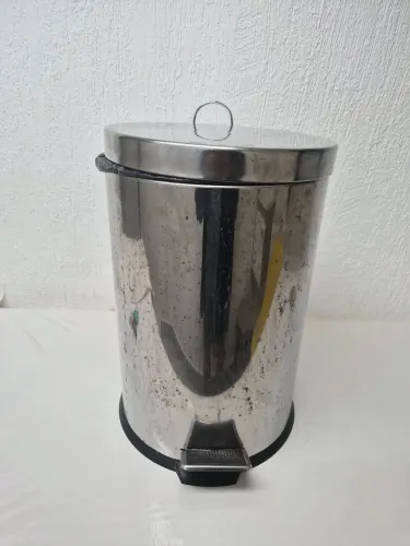 Lixeira de inox 100 litros para estetica ou clinica de bem estar