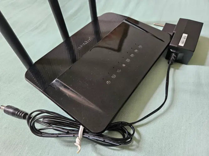 Roteador D-Link DIR-809 (funcionando)