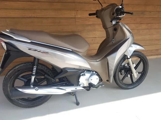 Moto de extremo cuidado, muito bonita, só pegar e andar
