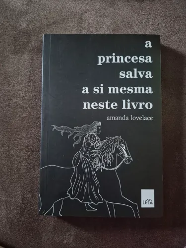 A princesa salva a si mesma neste livro - ótimo estado