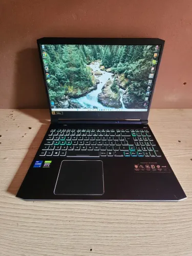 Vendo notebook PREDATOR HELIOS 300