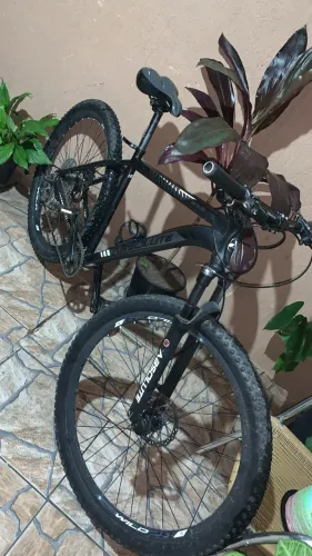 Bicicleta absolut 29 freios a oleo relacao 1x12 deore tamanho 19 somente revisao basica