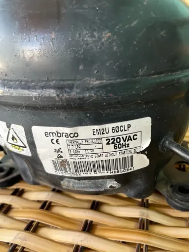 Motor de geladeira 220 VAC 60hz 