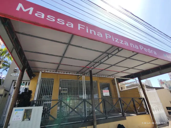 Toldo metálico e lona